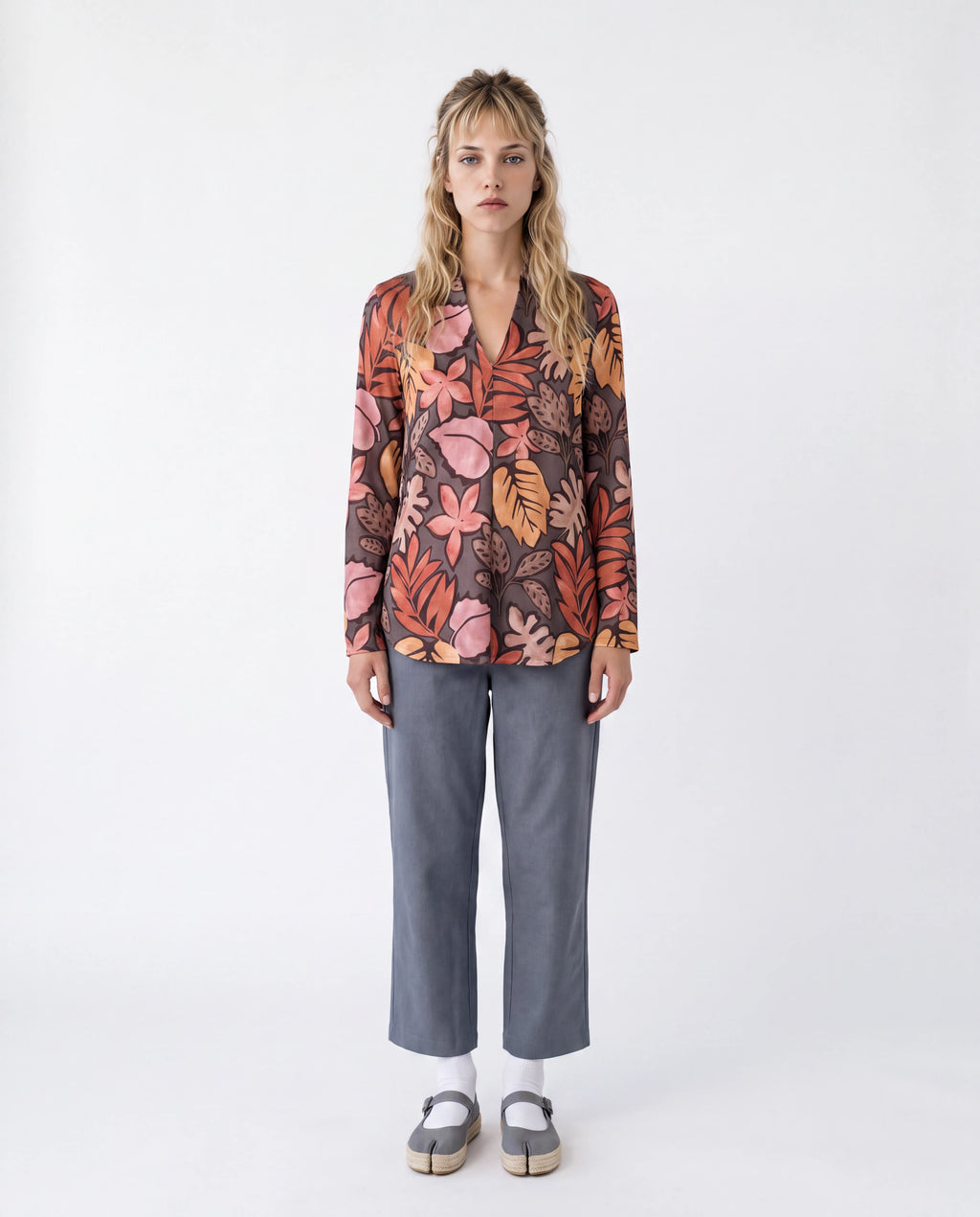 Blusa de jersey estampada floral con botones y puños de manga larga