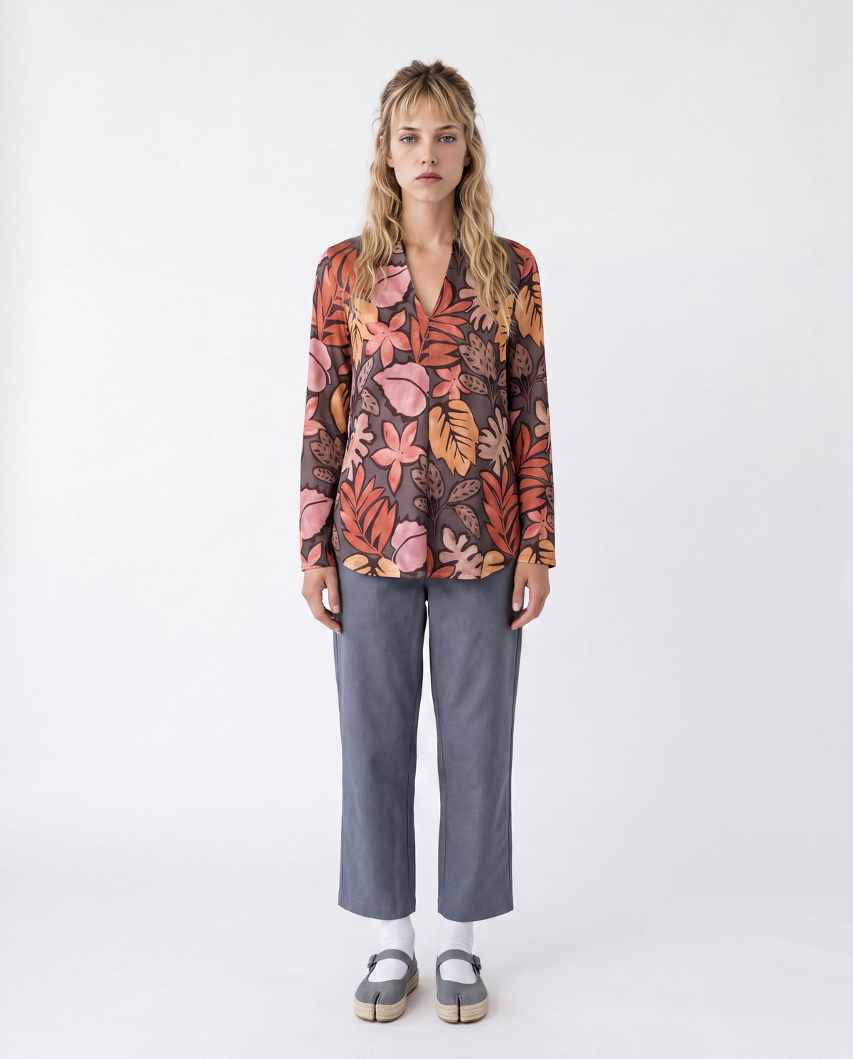 Blusa de jersey estampada floral con botones y puños de manga larga