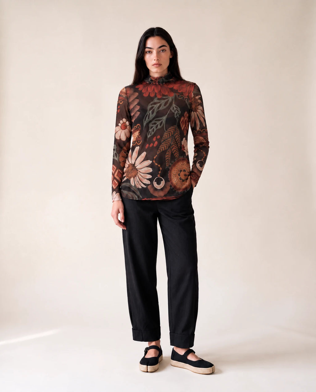 Top Saja negro de manga larga y cuello alto, estampado floral multicolor