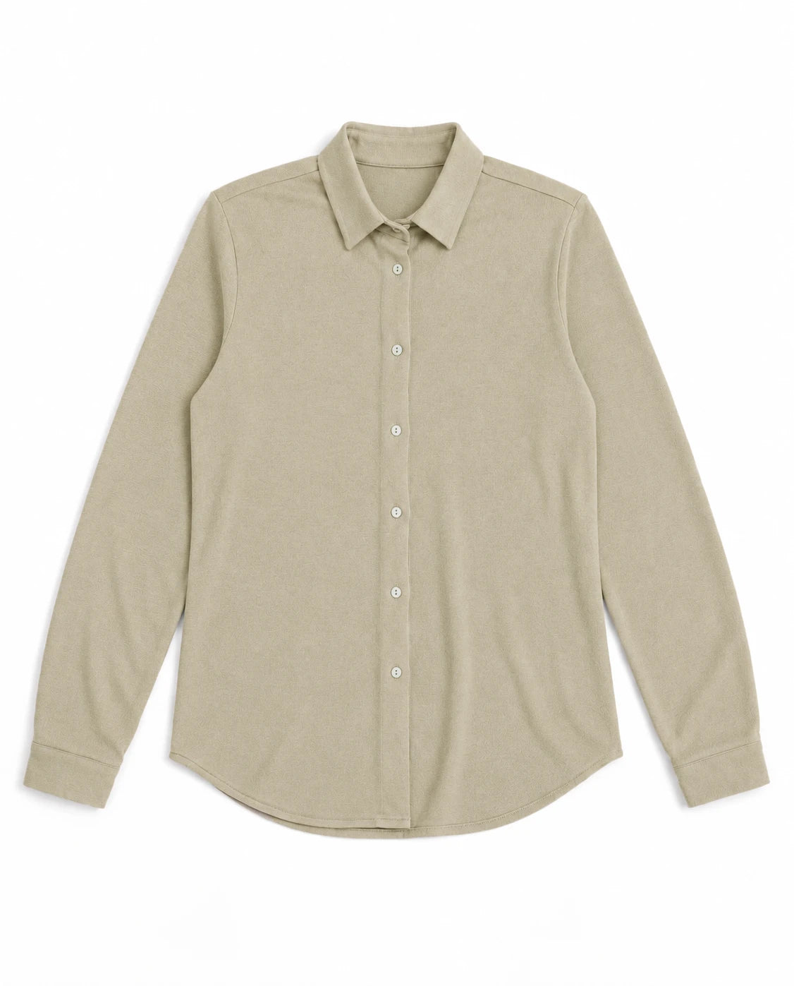Camisa básica de punto crema con cuello camisero y botones, manga larga