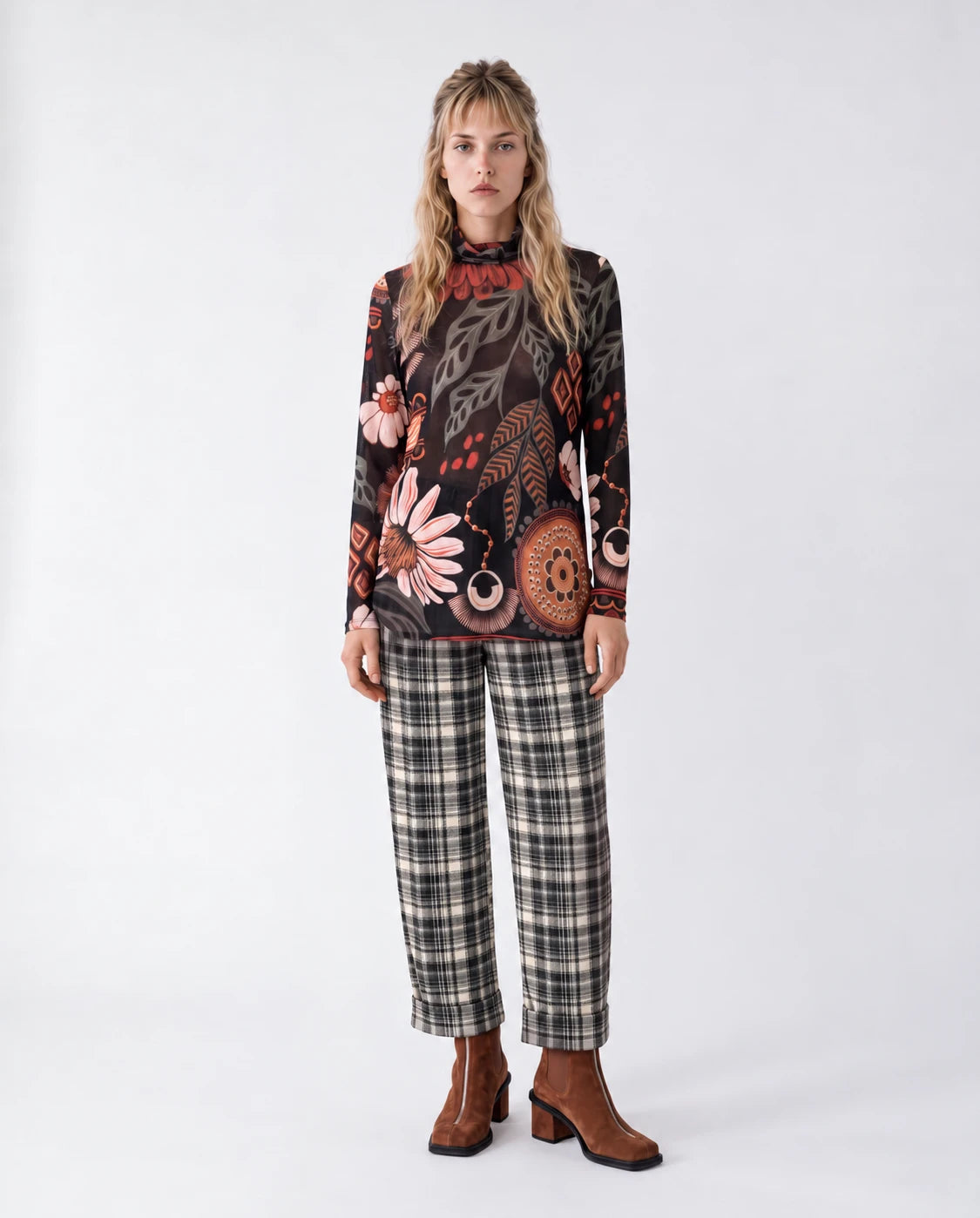 Pantalón globo de cuadros jacquard en tonos grises, tiro medio y pierna recta