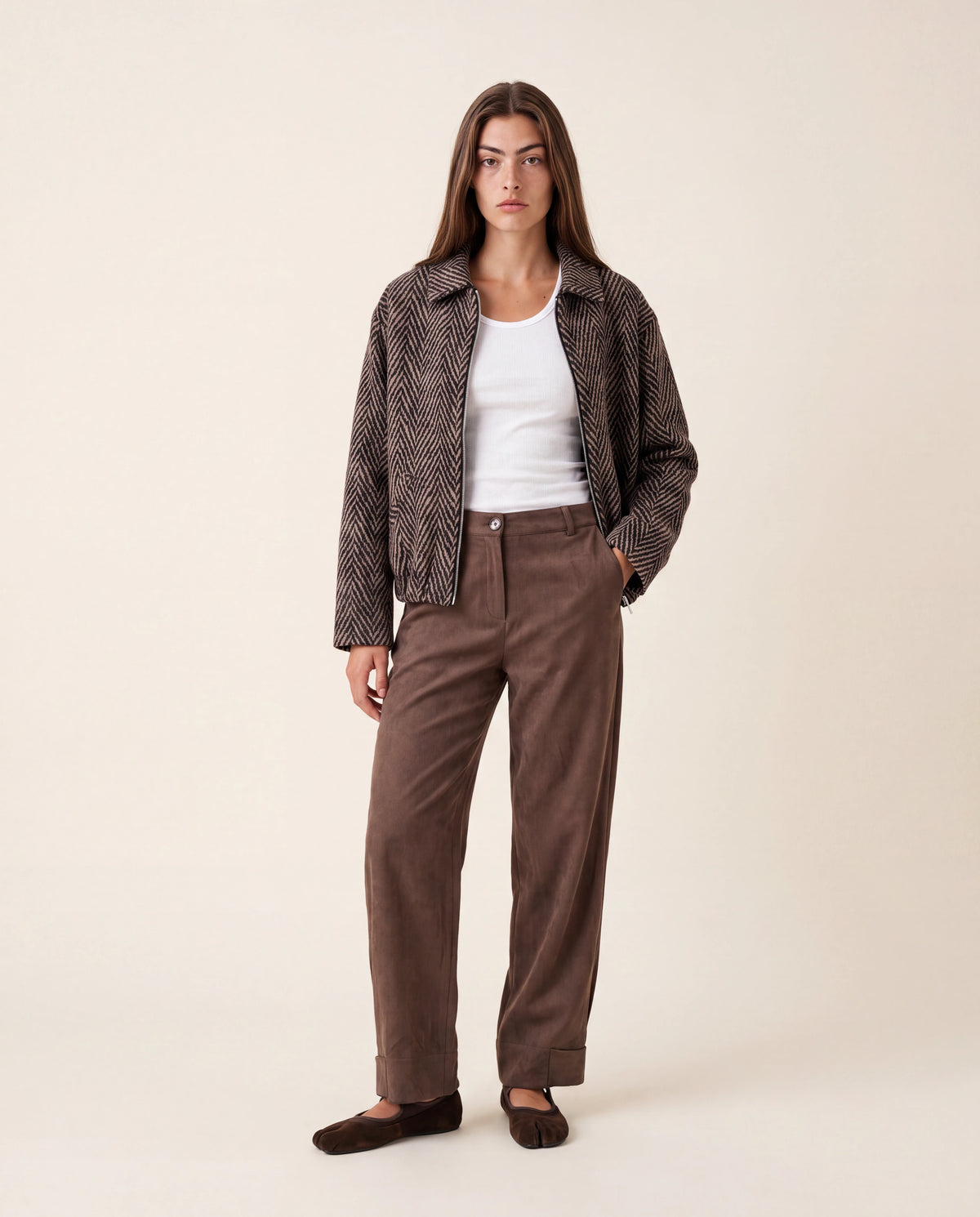 Bomber de tejido espiga con cremallera y cuello alto, gris oscuro, bolsillos laterales