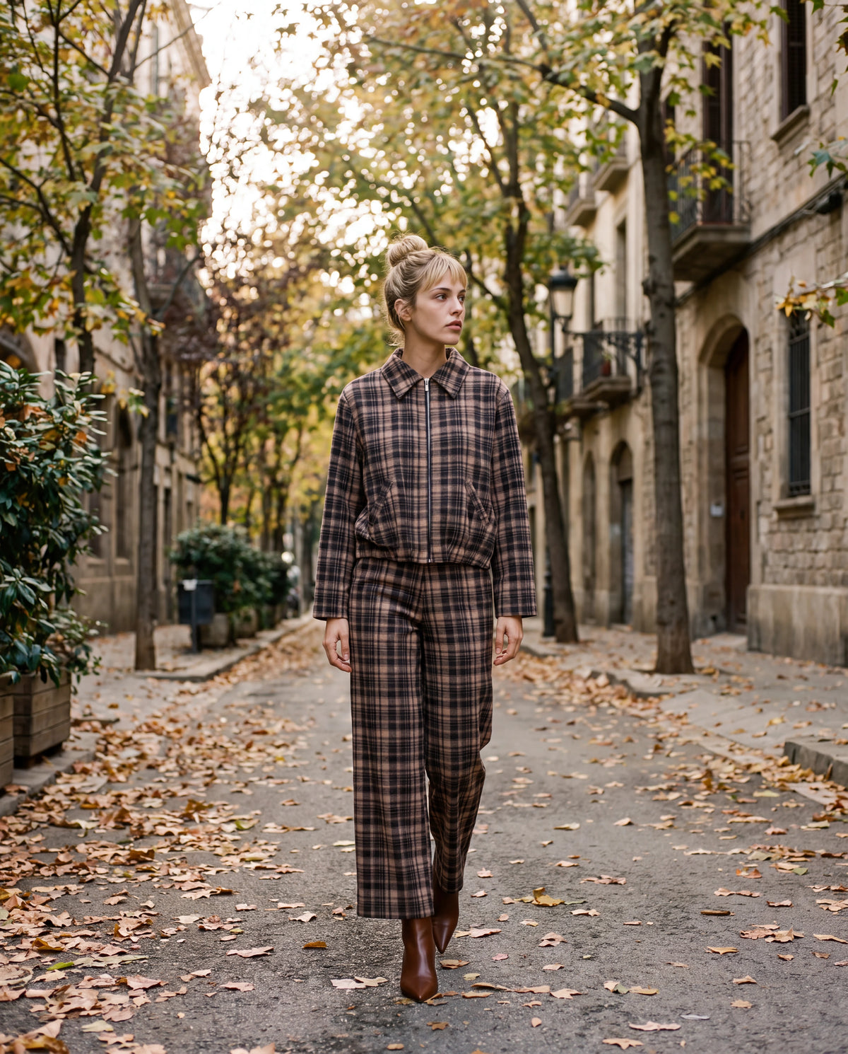 Conjunto bomber de cuadros jacquard marrón con pantalón ancho a juego